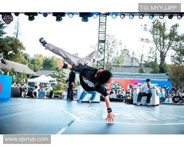 成都极限运动队在世界街舞大赛中的力量与激情完美展现